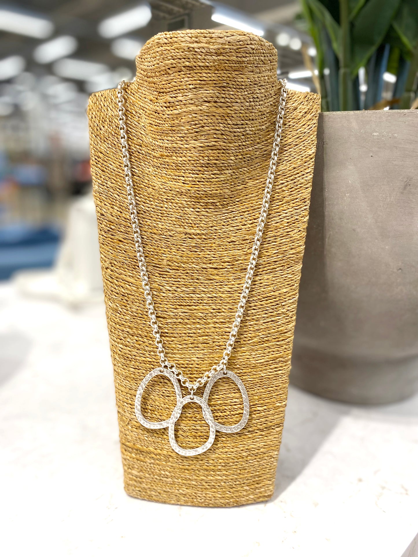 Trendy Viola Silver Necklace