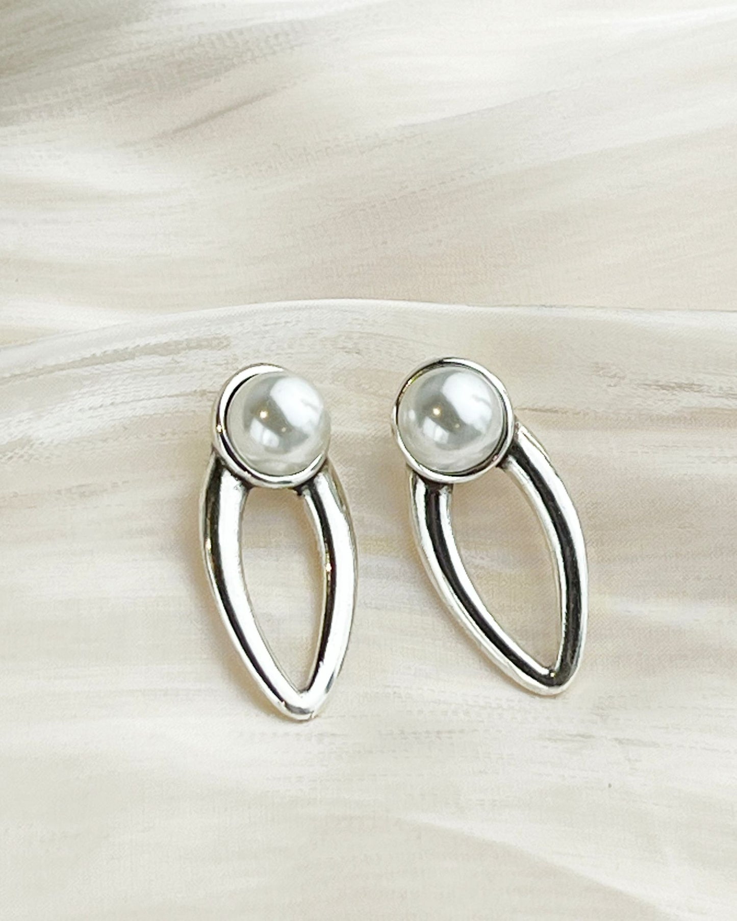 Alana Silver Pearl Earrings